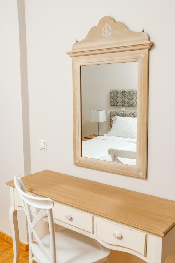 Charming And Comfy House Apartment Agia Marina Exterior foto